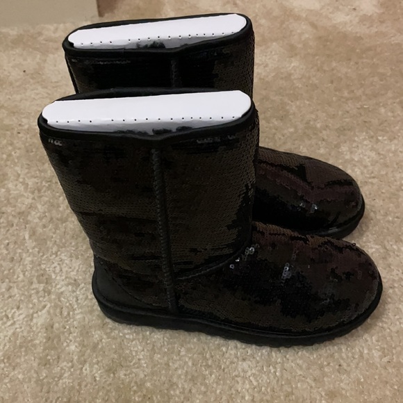 UGG Australia Classic Short Sparkles Boots Size 8 Color Black - Picture 2 of 14